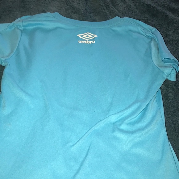 A girls shirt - Picture 2 of 2